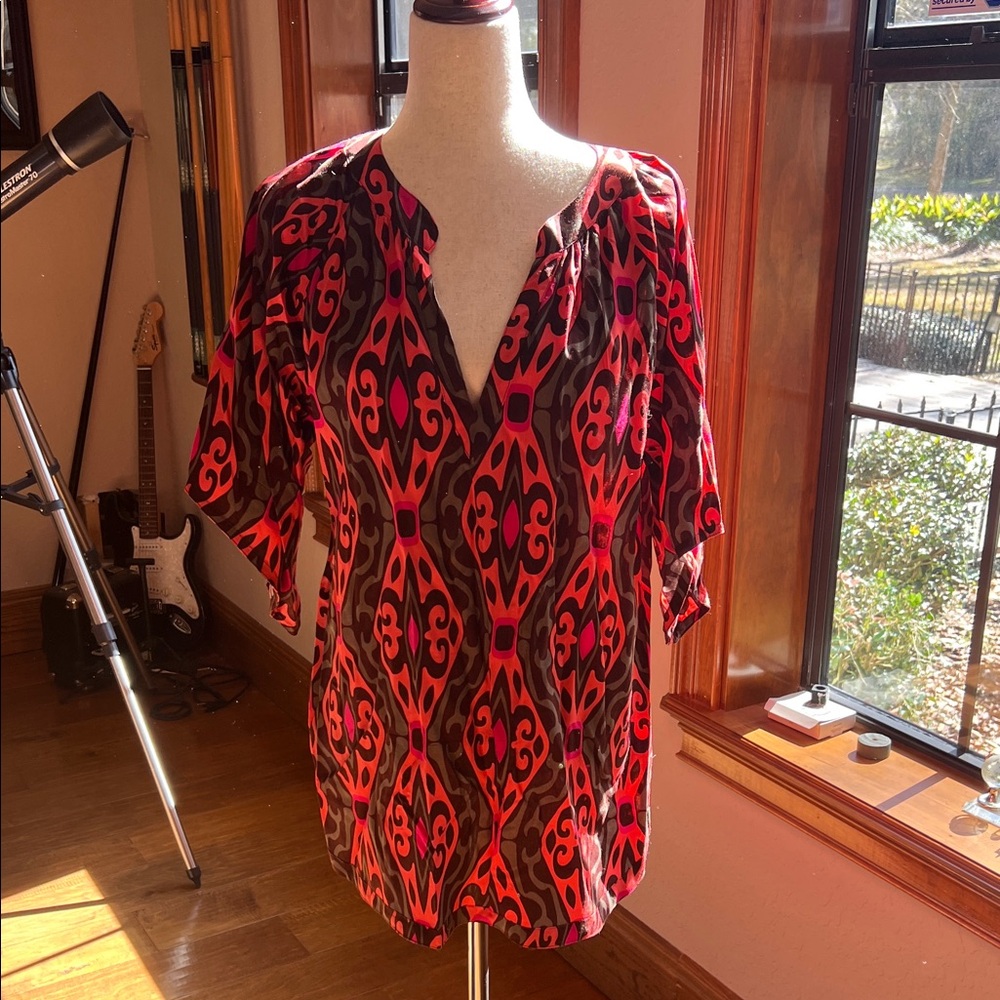 Escapada Red and Black Geometric Tunic